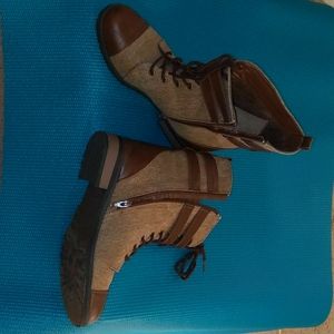 Boots dark tan and brown